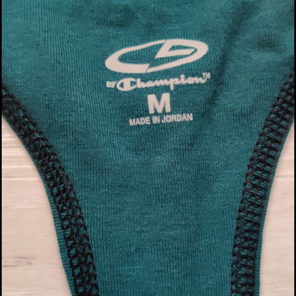 *💖 2/$15 or 4/$25: Old Navy, active top with built in bra shelf - Picture 5 of 8